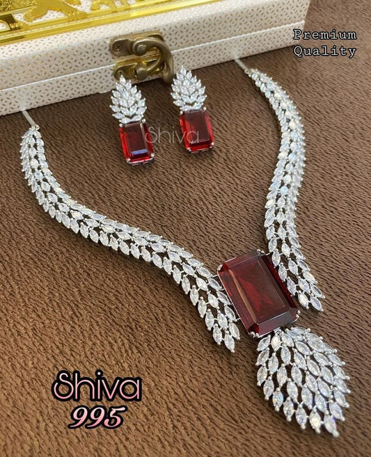 Feminine floral design Necklace